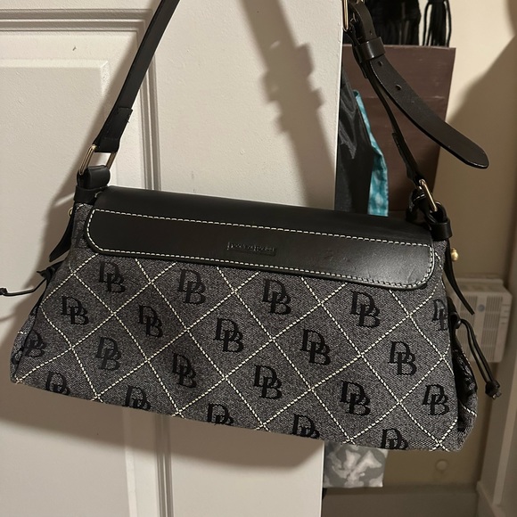 Dooney & Bourke hand bag - Picture 2 of 4
